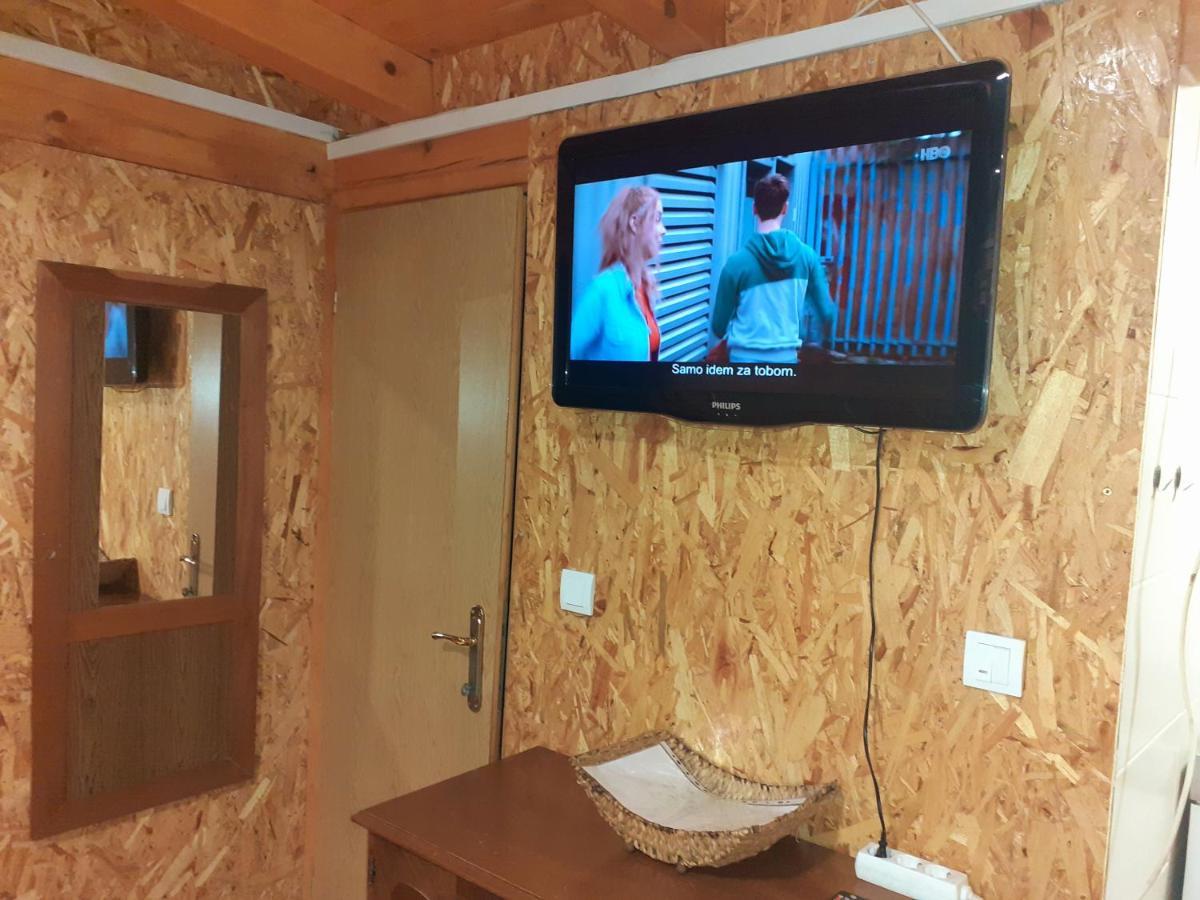 Obiteljski Apartman Borovi Visoko Eksteriør bilde