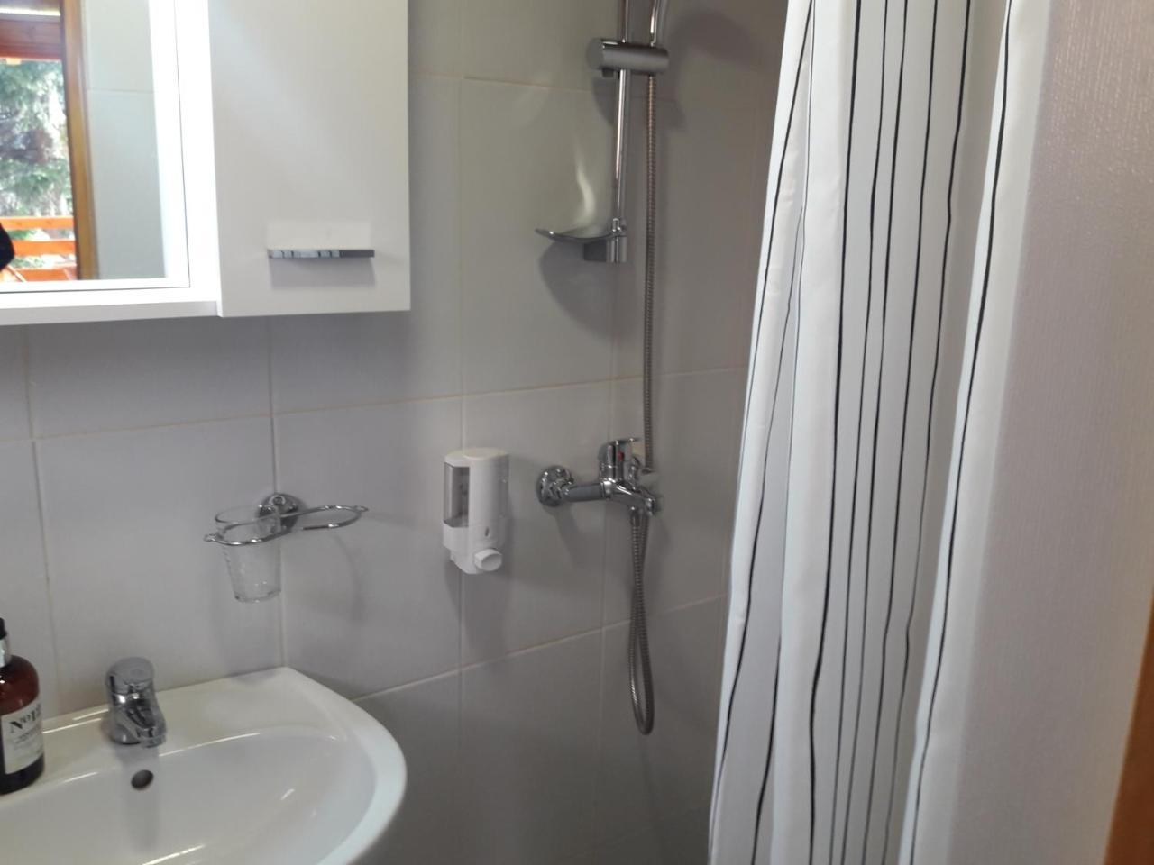 Obiteljski Apartman Borovi Visoko Eksteriør bilde